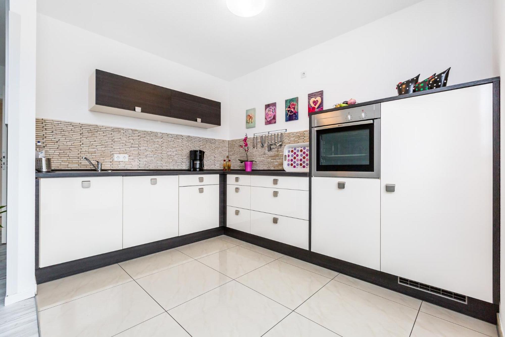 Rath Apartment *